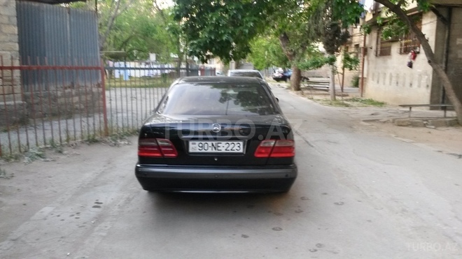 Mercedes E 270 2000, 250,000 km - 2.7 l - Bakı