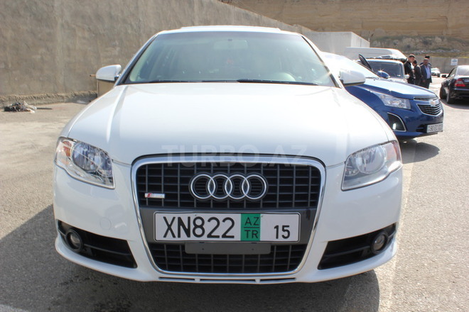 Audi A4 2008, 88,000 km - 2.0 l - Bakı