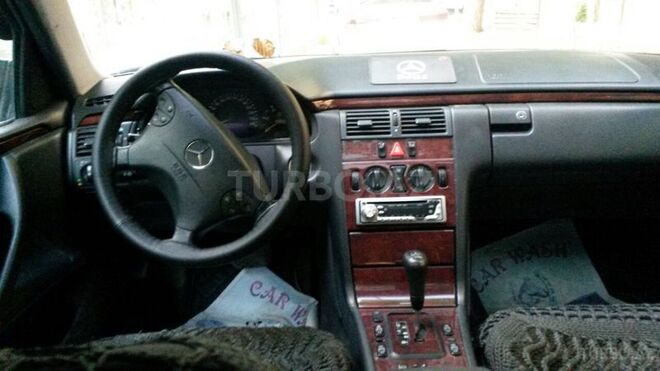 Mercedes E 270 2000, 180,000 km - 2.7 l - Bakı