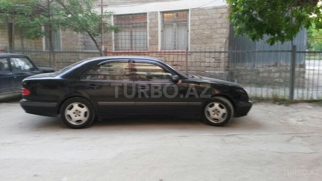 Mercedes E 270 2000, 180,000 km - 2.7 l - Bakı