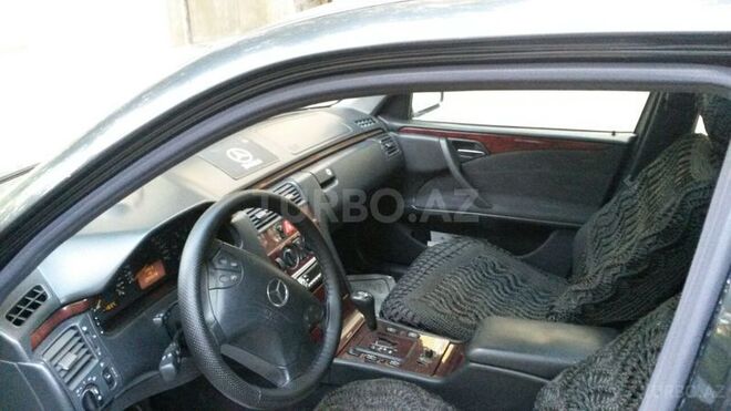 Mercedes E 270 2000, 180,000 km - 2.7 l - Bakı