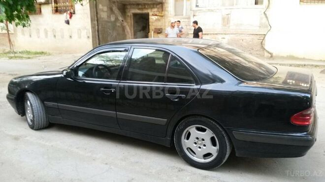 Mercedes E 270 2000, 180,000 km - 2.7 l - Bakı