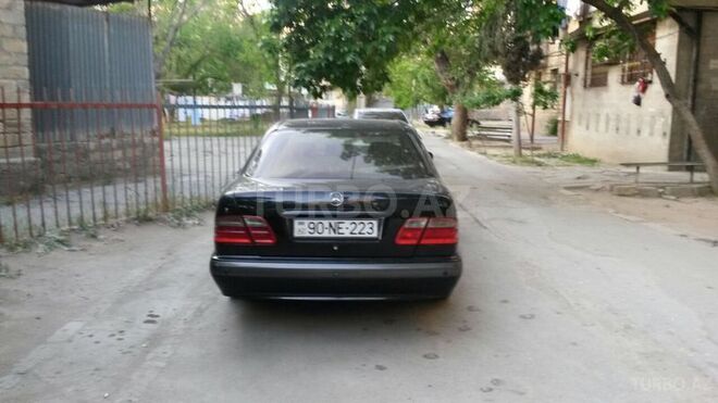 Mercedes E 270 2000, 180,000 km - 2.7 l - Bakı