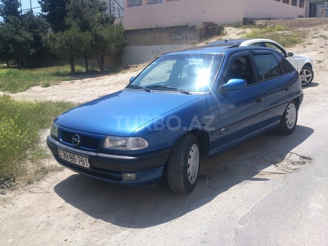 Opel Astra 1996, 250,000 km - 1.6 л - Bakı