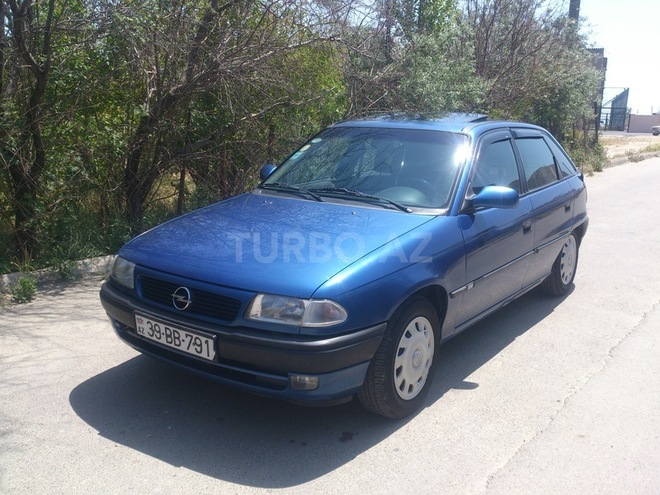 Opel Astra 1996, 250,000 km - 1.6 л - Bakı