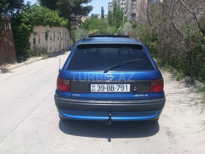 Opel Astra 1996, 250,000 km - 1.6 л - Bakı