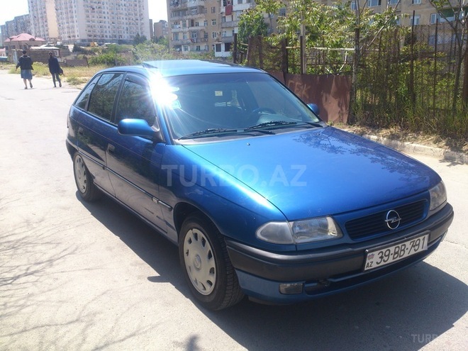Opel Astra 1996, 250,000 km - 1.6 л - Bakı