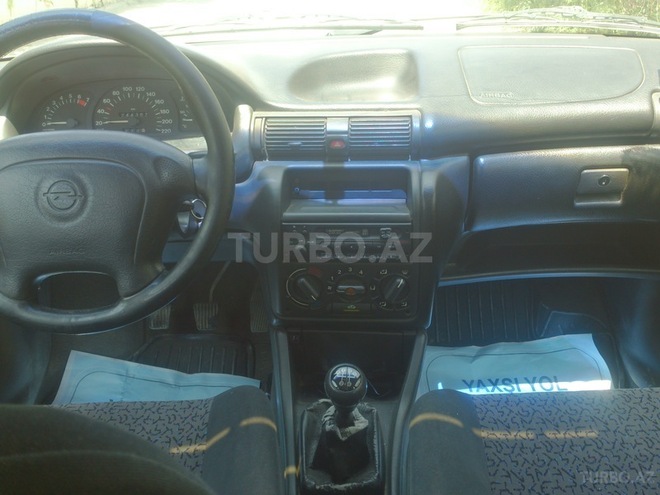 Opel Astra 1996, 250,000 km - 1.6 л - Bakı