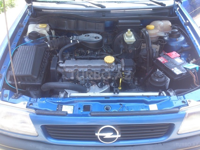Opel Astra 1996, 250,000 km - 1.6 л - Bakı