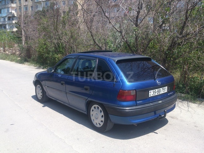 Opel Astra 1996, 250,000 km - 1.6 л - Bakı