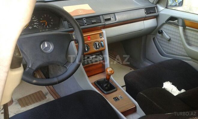 Mercedes E 200 1992, 412,345 km - 2.0 l - Bakı