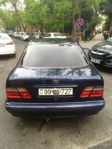 Mercedes E 270 1999, 217,000 km - 2.7 l - Bakı