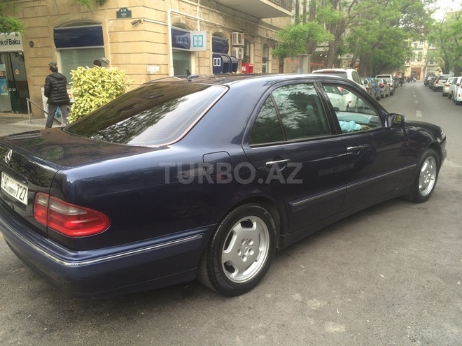 Mercedes E 270 1999, 217,000 km - 2.7 l - Bakı