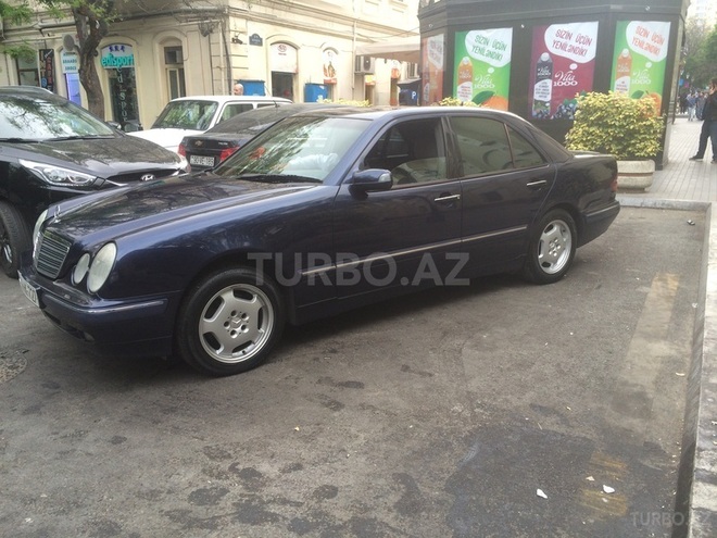 Mercedes E 270 1999, 217,000 km - 2.7 l - Bakı