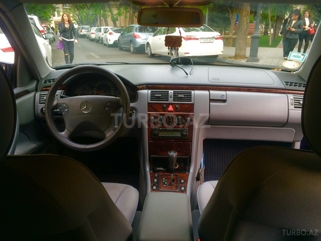 Mercedes E 270 1999, 217,000 km - 2.7 l - Bakı