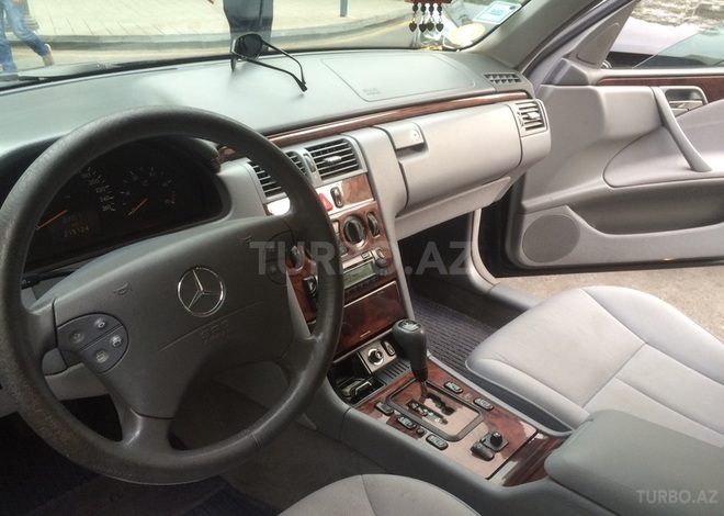 Mercedes E 270 1999, 217,000 km - 2.7 l - Bakı