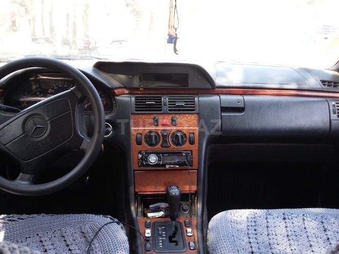 Mercedes E 220 1997, 336,000 km - 2.2 l - Bakı