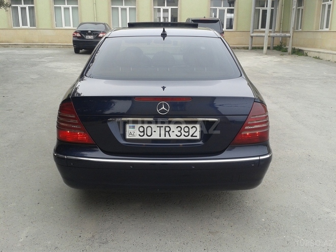 Mercedes E 220 2003, 179,400 km - 2.2 l - Bakı