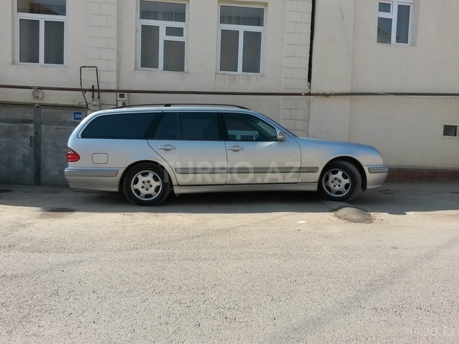Mercedes E 220 2001, 237,500 km - 2.2 л - Bakı