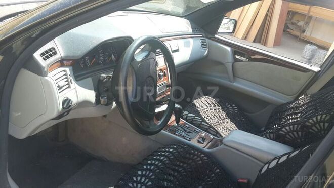 Mercedes E 240 1998, 300,000 km - 2.4 л - Bakı