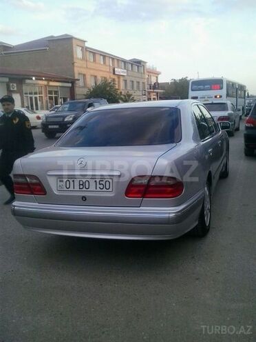 Mercedes E 220 2000, 170,000 km - 2.2 л - Bakı