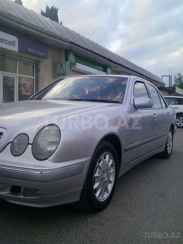 Mercedes E 220 2000, 170,000 km - 2.2 л - Bakı