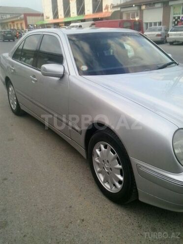 Mercedes E 220 2000, 170,000 km - 2.2 л - Bakı