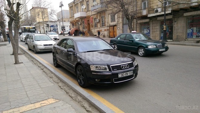 Audi A8 2003, 220,000 km - 4.2 l - Bakı
