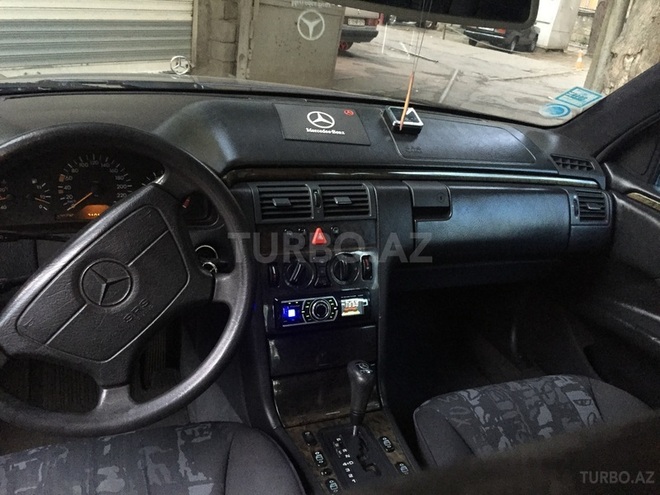 Mercedes E 240 1998, 220,000 km - 2.4 l - Bakı