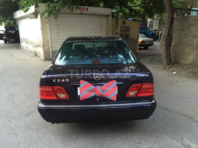 Mercedes E 240 1998, 220,000 km - 2.4 l - Bakı