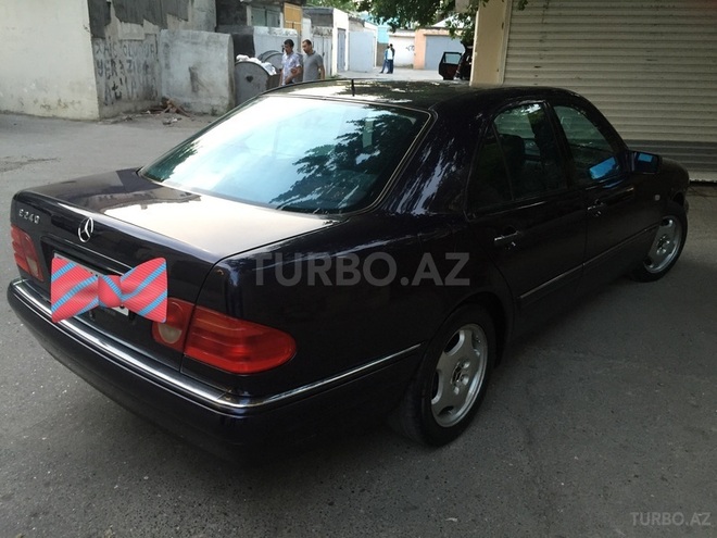 Mercedes E 240 1998, 220,000 km - 2.4 l - Bakı