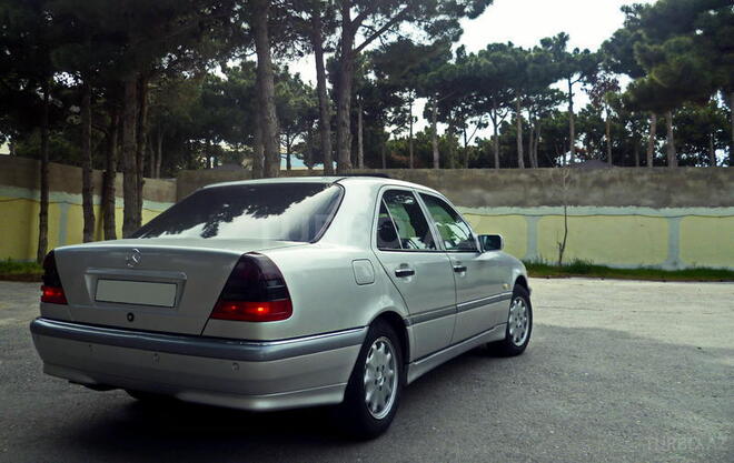 Mercedes C 200 1999, 270,000 km - 2.0 l - Bakı