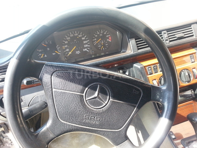 Mercedes E 220 1995, 300,000 km - 2.2 l - Bakı
