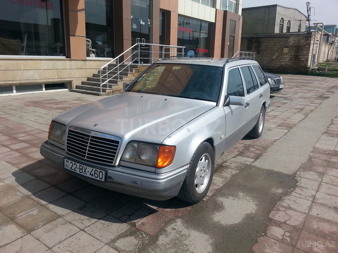 Mercedes E 220 1995, 300,000 km - 2.2 l - Bakı