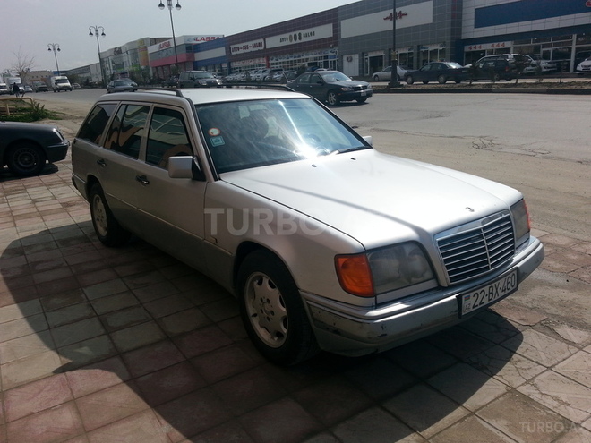 Mercedes E 220 1995, 300,000 km - 2.2 l - Bakı