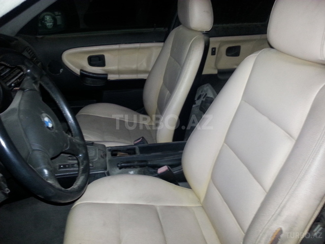 BMW 325 1992, 211,000 km - 2.5 l - Bakı