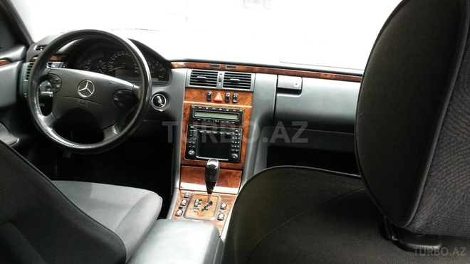 Mercedes E 220 2001, 316,000 km - 2.2 l - Bakı