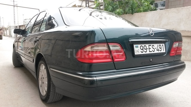 Mercedes E 220 2001, 316,000 km - 2.2 l - Bakı