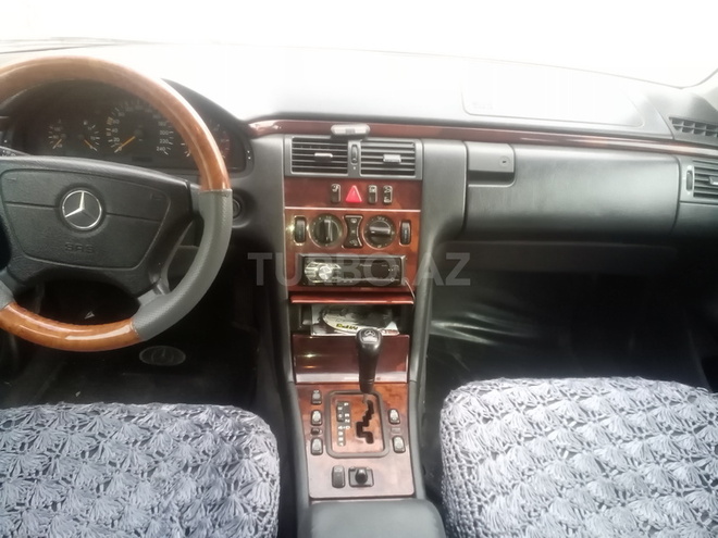 Mercedes E 220 1998, 254,000 km - 2.2 l - Bakı