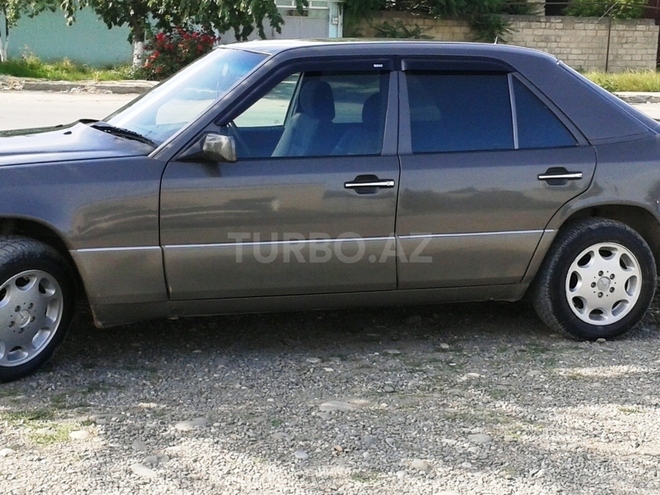 Mercedes E 250 1994, 200,000 km - 0.3 л - Bakı