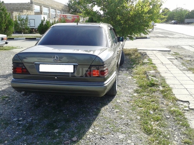 Mercedes E 250 1994, 200,000 km - 0.3 л - Bakı