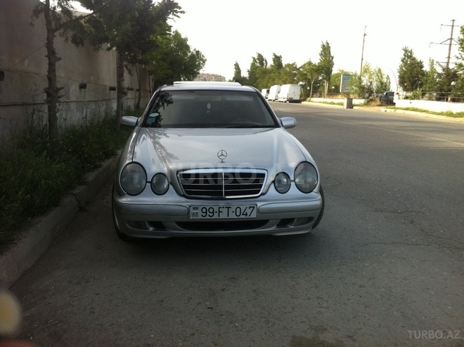 Mercedes E 220 2002, 298,000 km - 2.2 l - Bakı