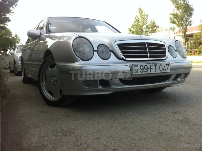 Mercedes E 220 2002, 298,000 km - 2.2 l - Bakı