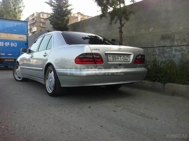 Mercedes E 220 2002, 298,000 km - 2.2 l - Bakı