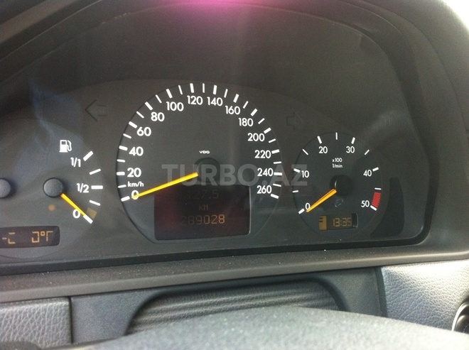 Mercedes E 220 2002, 298,000 km - 2.2 l - Bakı