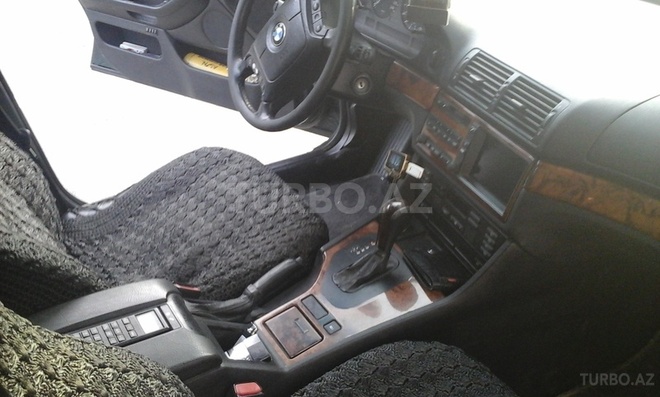 BMW 528 2000, 318,000 km - 2.8 l - Bakı