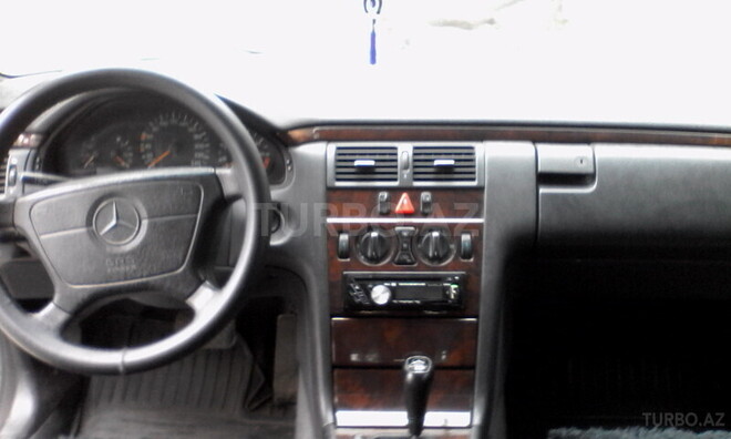 Mercedes E 230 1997, 250,000 km - 2.3 l - Bakı