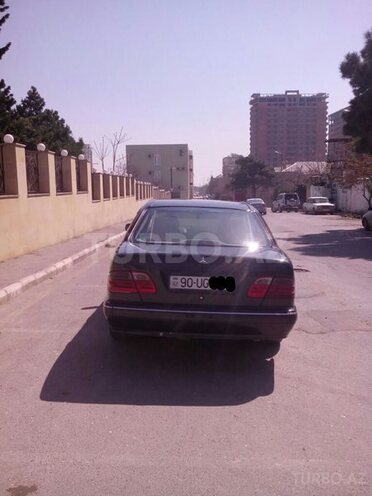 Mercedes E 220 2001, 292,000 km - 2.2 l - Bakı