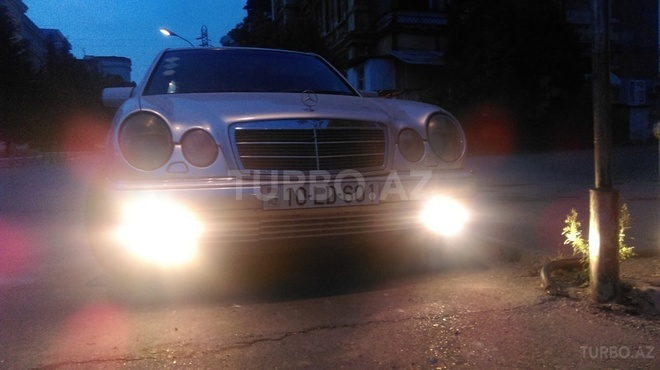 Mercedes E 240 1997, 220,000 km - 0.3 l - Bakı