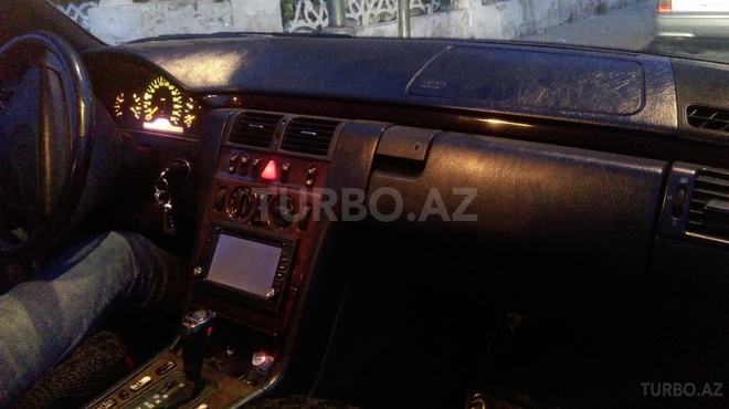 Mercedes E 240 1997, 220,000 km - 0.3 l - Bakı